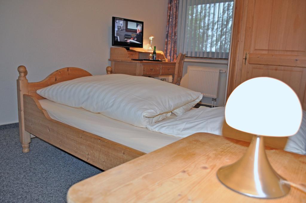 Hellmanns Hotel Bremers Bauerndiele Wiefelstede Bilik gambar
