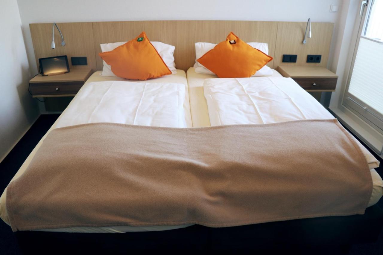 Hellmanns Hotel Bremers Bauerndiele Wiefelstede Luaran gambar
